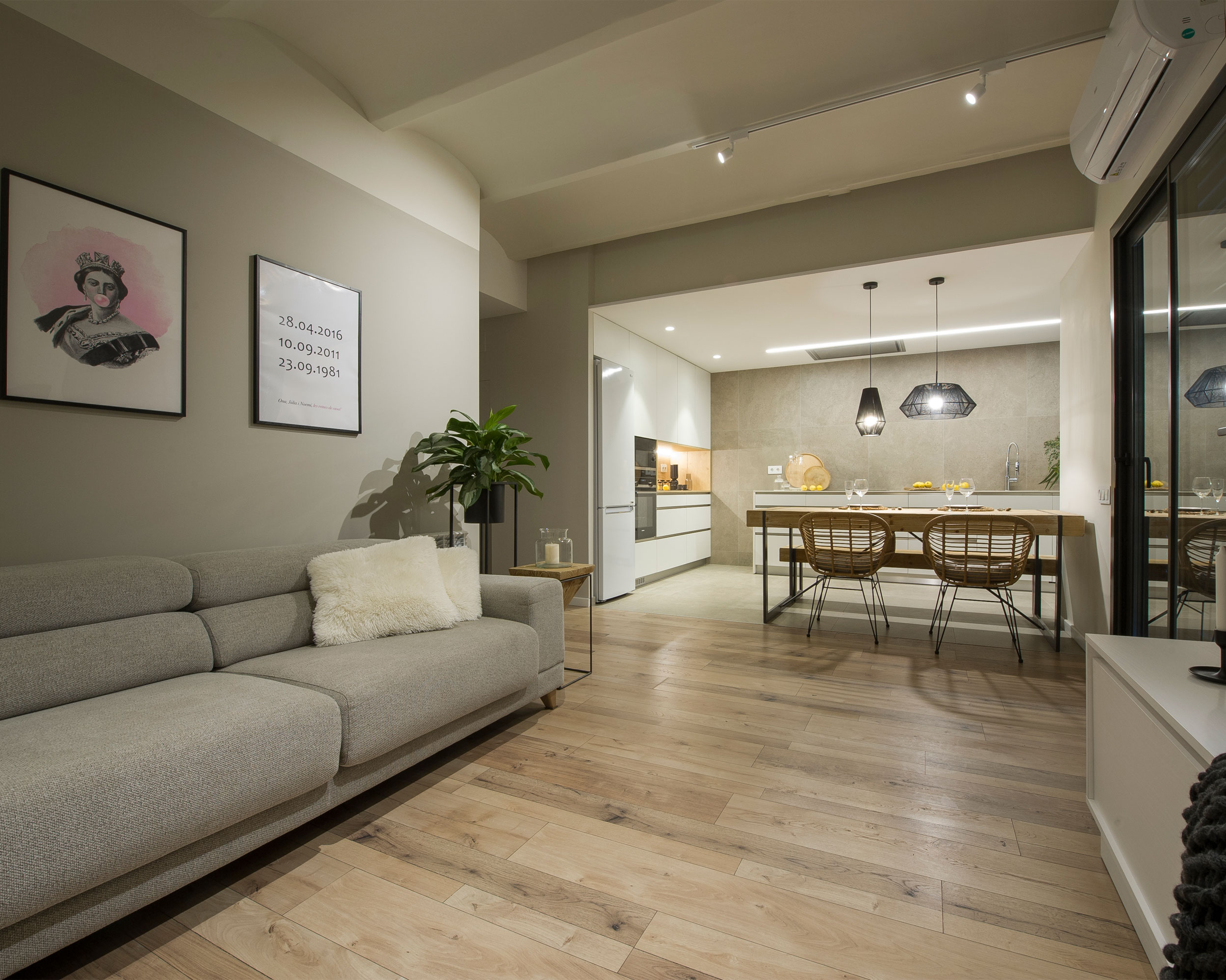 https://www.martarabassa.com/wp-content/uploads/2023/09/elegant-02.jpg